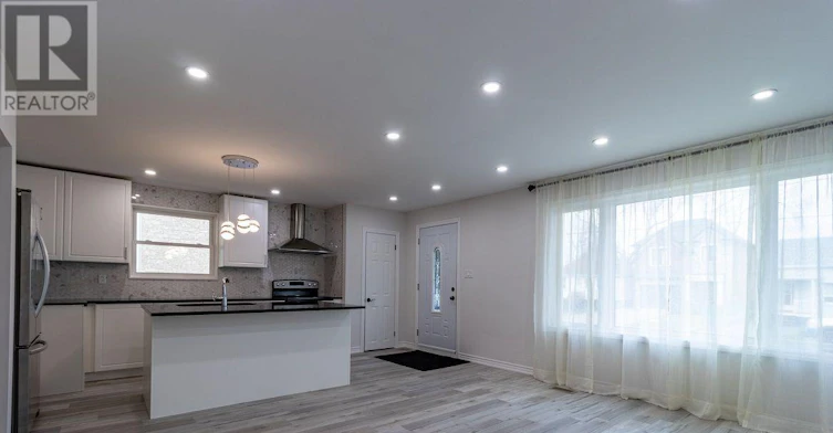 1064 Eastmount Avenue E, Mississauga, ON, L5E 1Z3 - 3