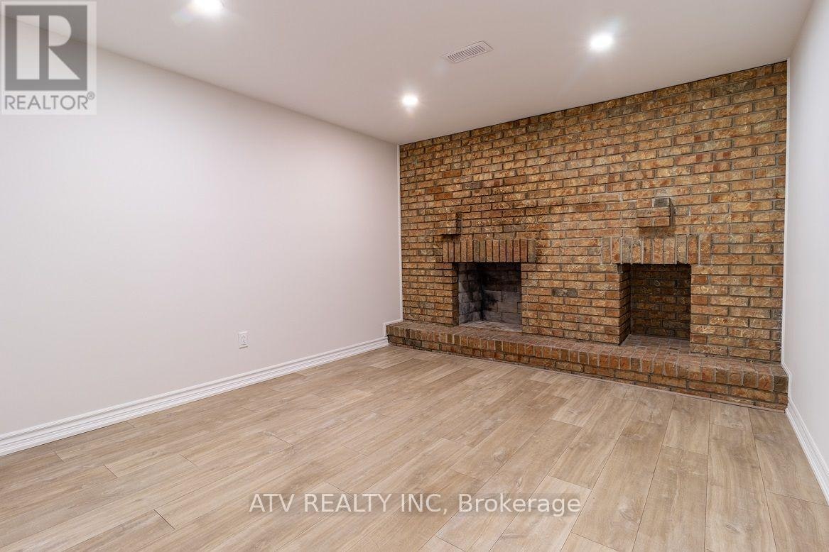 1064 Eastmount Avenue E, Mississauga, ON, L5E 1Z3 - 13