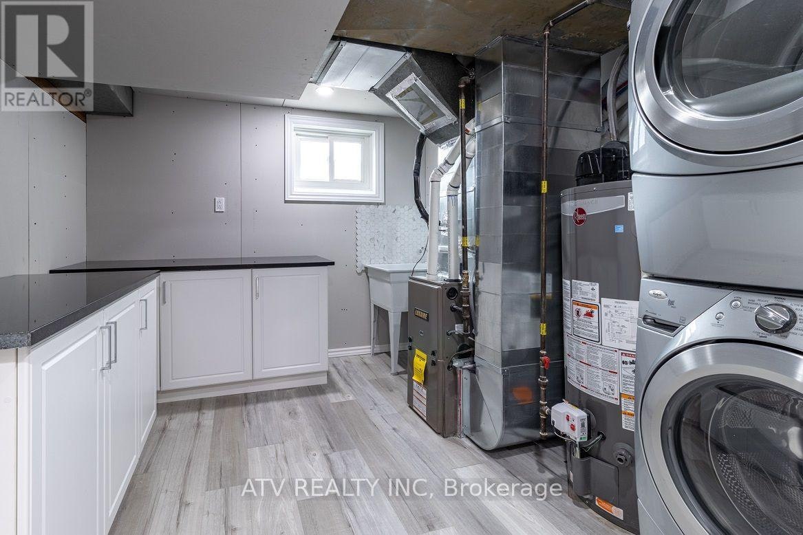 1064 Eastmount Avenue E, Mississauga, ON, L5E 1Z3 - 14