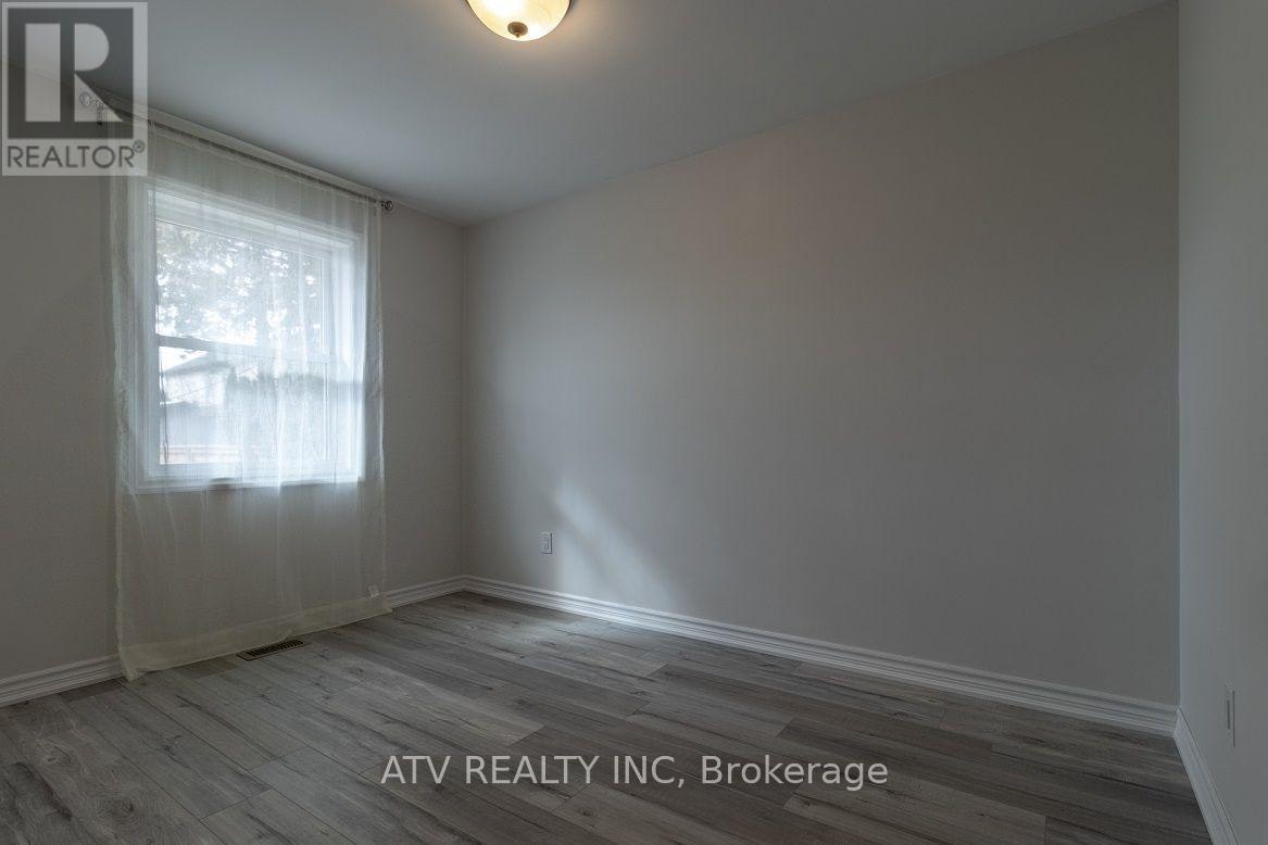 1064 Eastmount Avenue E, Mississauga, ON, L5E 1Z3 - 8