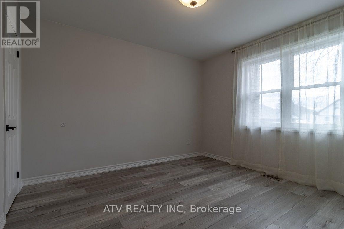 1064 Eastmount Avenue E, Mississauga, ON, L5E 1Z3 - 6