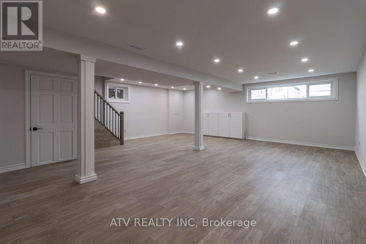 1064 Eastmount Avenue E, Mississauga, ON, L5E 1Z3 - 12
