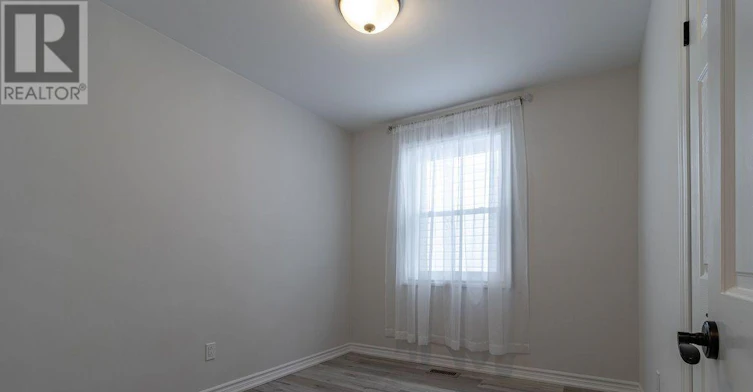 1064 Eastmount Avenue E, Mississauga, ON, L5E 1Z3 - 5