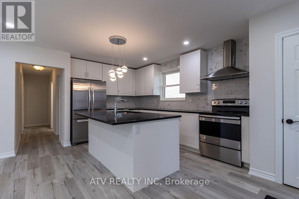 1064 Eastmount Avenue E, Mississauga, ON, L5E 1Z3 - 2