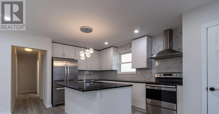 1064 Eastmount Avenue E, Mississauga, ON, L5E 1Z3 - 2