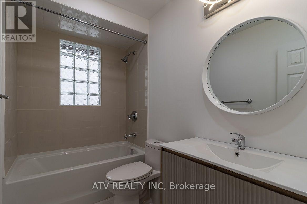 1064 Eastmount Avenue E, Mississauga, ON, L5E 1Z3 - 10
