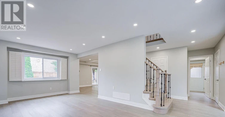 9 Falan Heights Crescent, Aurora, ON, L4G 5C2 - 8