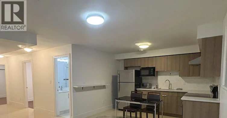 Halifax Cliff Avenue, Burnaby, BC, V5A 2M8
