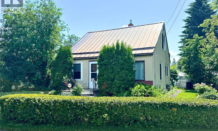 249 6th Street E
