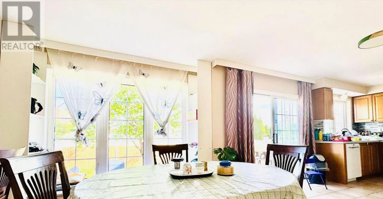 23 Wiltshire Drive, Markham, ON, L6C 2N3 - 3