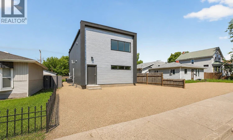 424 9th Avenue W