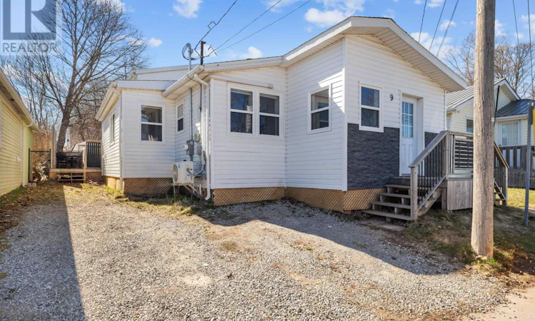 9 Desbrisay Crescent