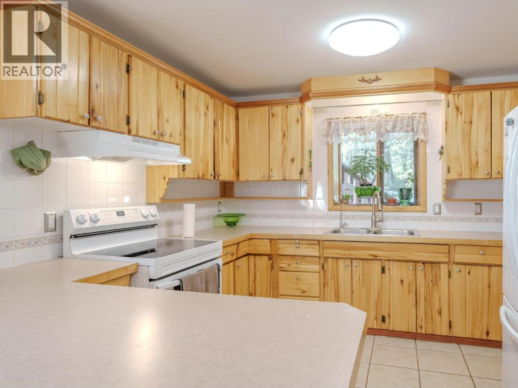 5406 Park Drive, 103 Mile House, BC, V0K 2E1 - 4