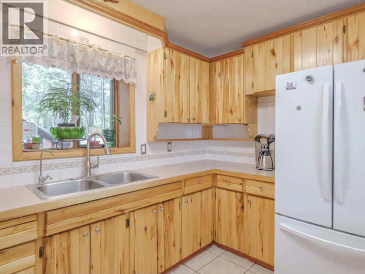 5406 Park Drive, 103 Mile House, BC, V0K 2E1 - 11