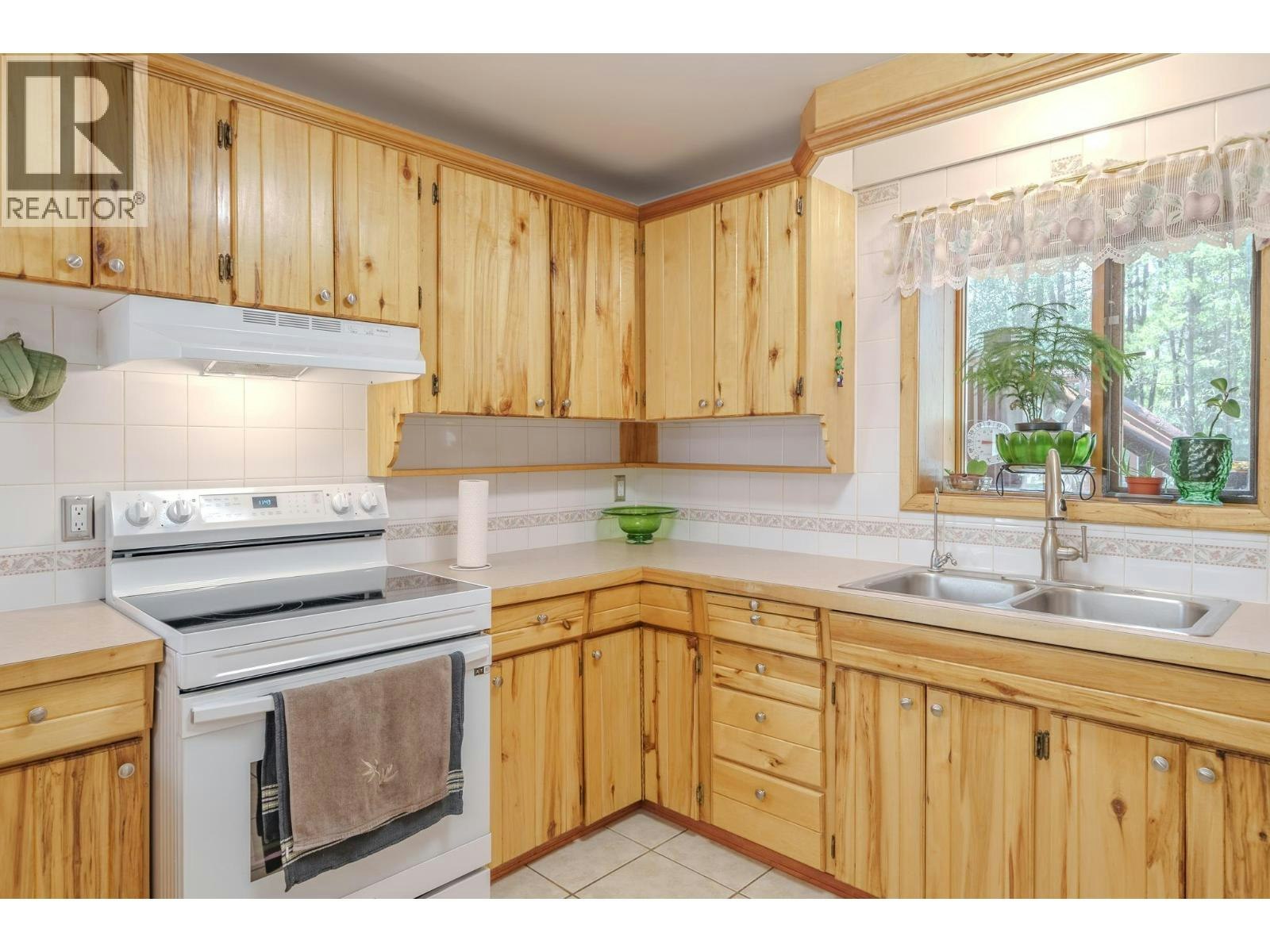 5406 Park Drive, 103 Mile House, BC, V0K 2E1 - 12