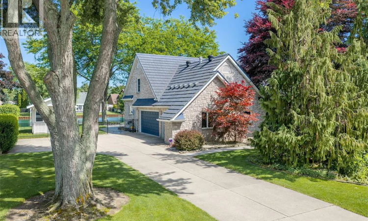 4784 Maplewood Crescent