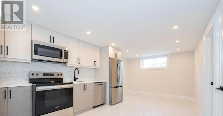 C-31 Mariposa Avenue, Toronto, ON, M6N 4A1 - 9