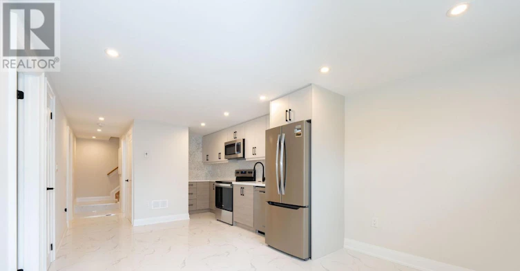 C-31 Mariposa Avenue, Toronto, ON, M6N 4A1 - 12