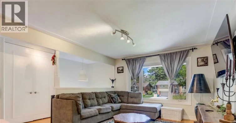 Upper-209 Willowdale Avenue, Waterloo, ON, N2J 3M2 - 2