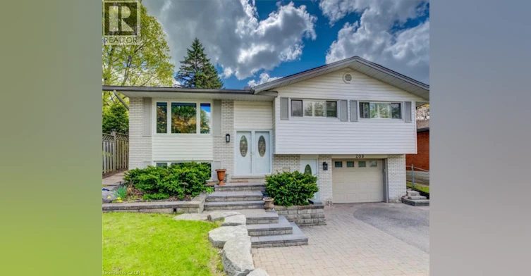 Upper-209 Willowdale Avenue, Waterloo, ON, N2J 3M2