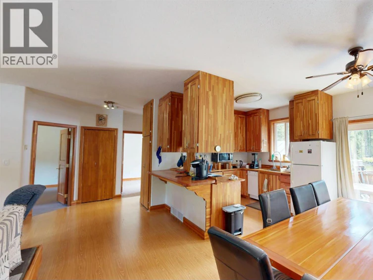7636 King Road, 100 Mile House, BC, V0K 1X3 - 6