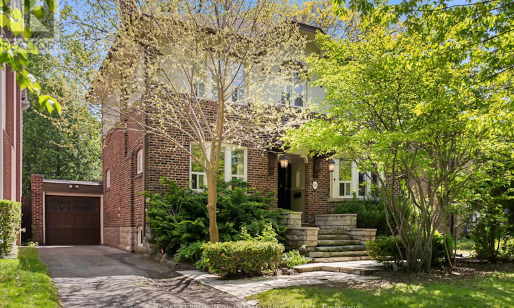 202 Dinnick Crescent