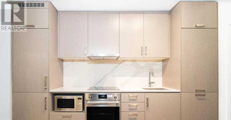 701-60 Honeycrisp Crescent, Vaughan, ON, L4K 0N5 - 3