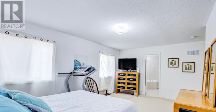102 Creekland Avenue, Whitchurch-Stouffville, ON, L4A 1X4 - 32