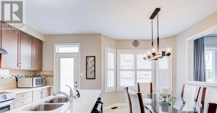 102 Creekland Avenue, Whitchurch-Stouffville, ON, L4A 1X4 - 12