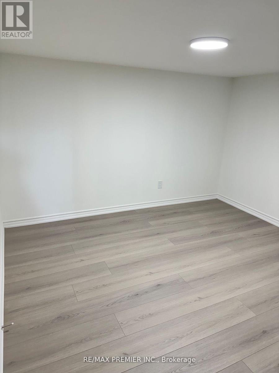18 Madonna Gardens, Toronto, ON, M9L 2T4 - 11