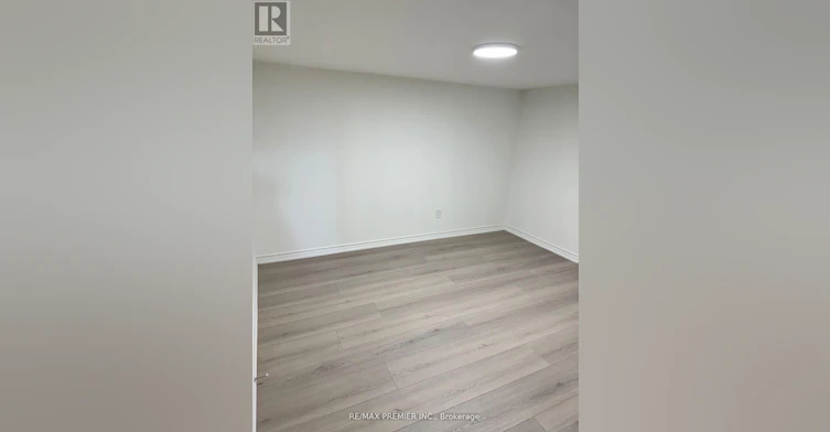 18 Madonna Gardens, Toronto, ON, M9L 2T4 - 11
