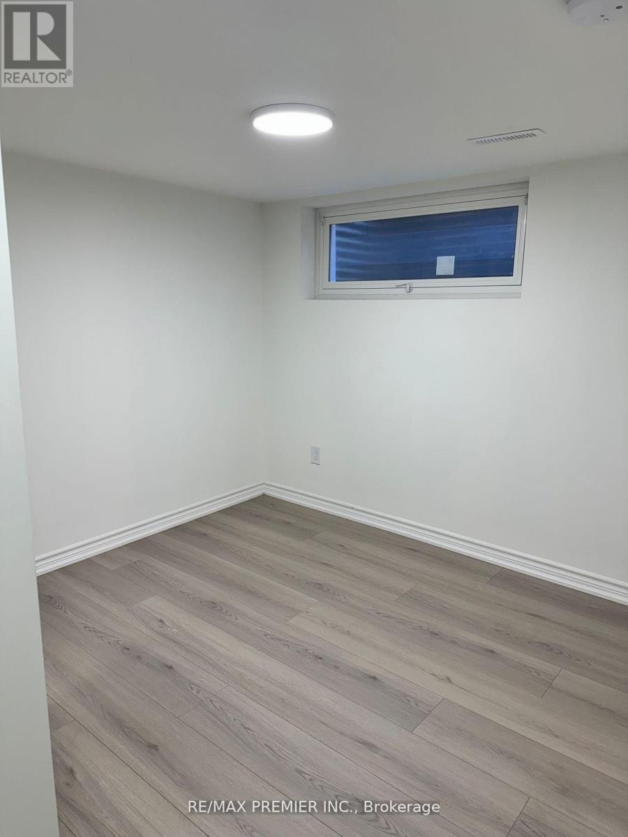 18 Madonna Gardens, Toronto, ON, M9L 2T4 - 10