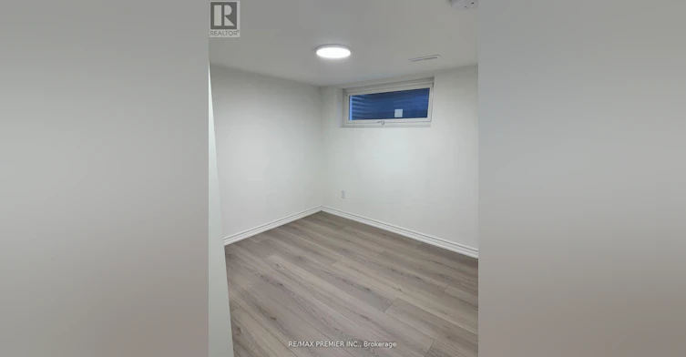 18 Madonna Gardens, Toronto, ON, M9L 2T4 - 10