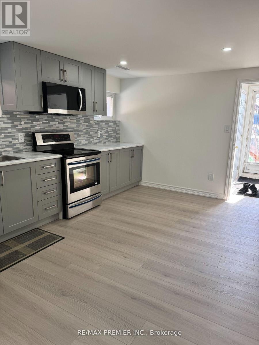 18 Madonna Gardens, Toronto, ON, M9L 2T4 - 4