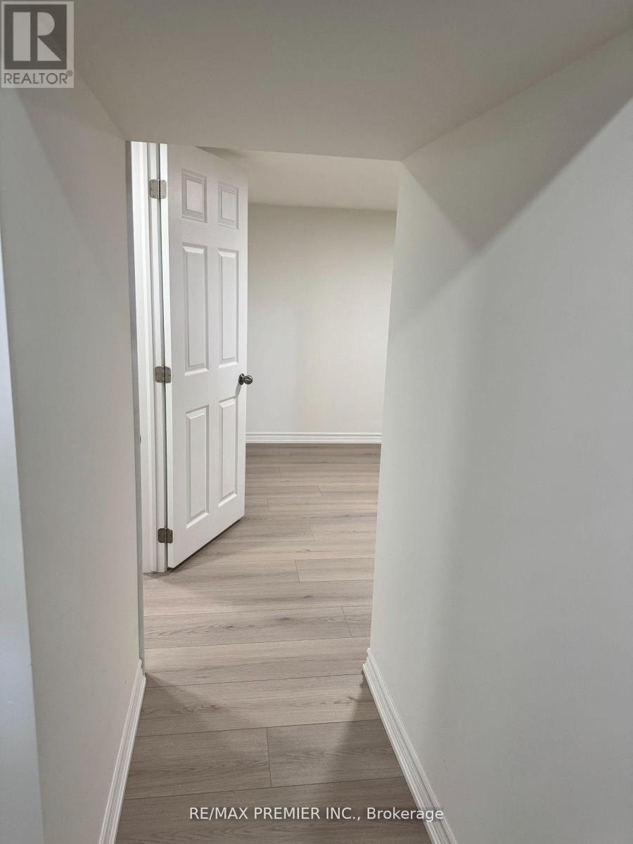 18 Madonna Gardens, Toronto, ON, M9L 2T4 - 9