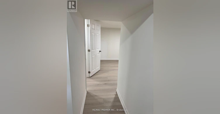 18 Madonna Gardens, Toronto, ON, M9L 2T4 - 9