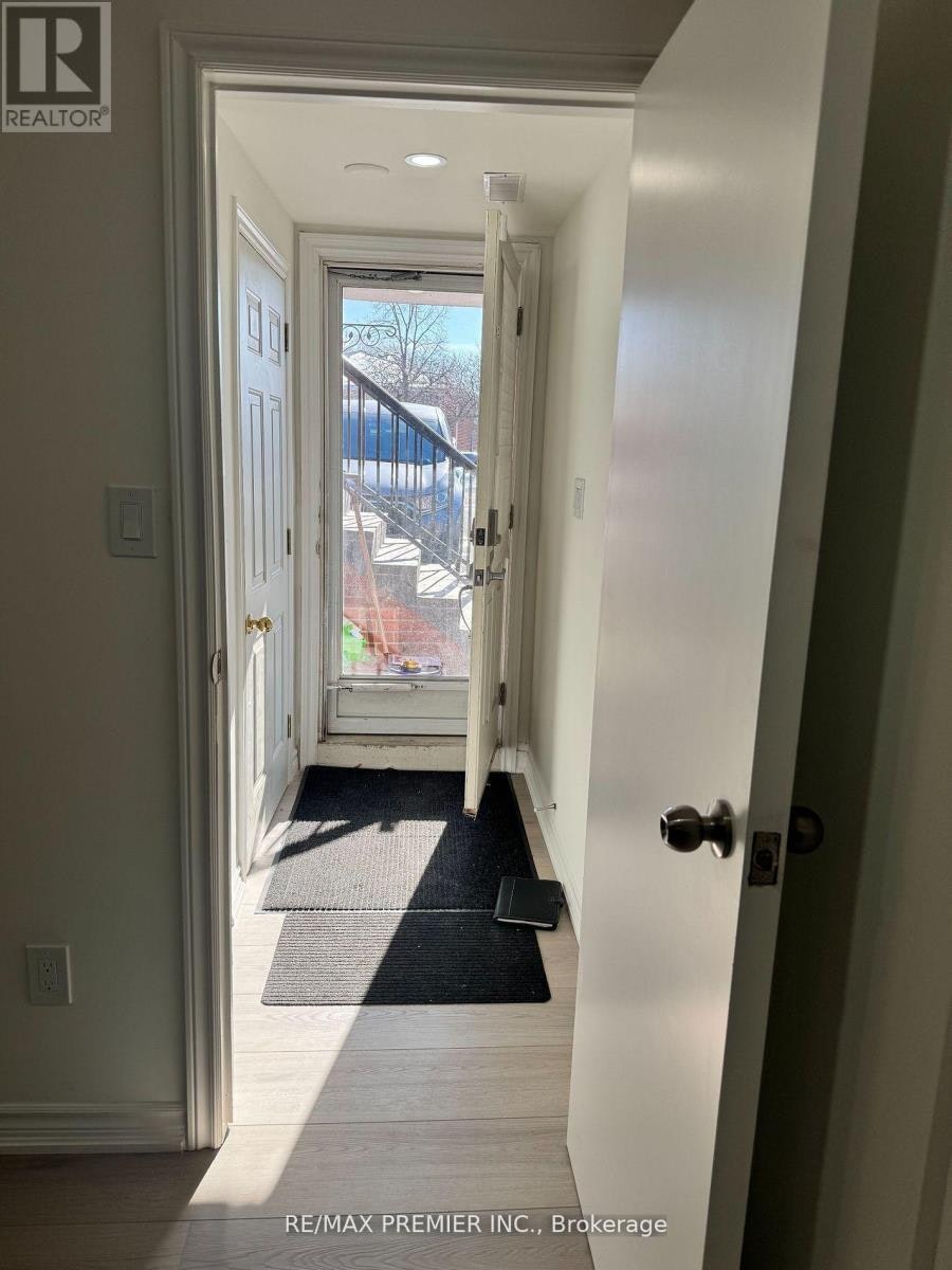 18 Madonna Gardens, Toronto, ON, M9L 2T4 - 3