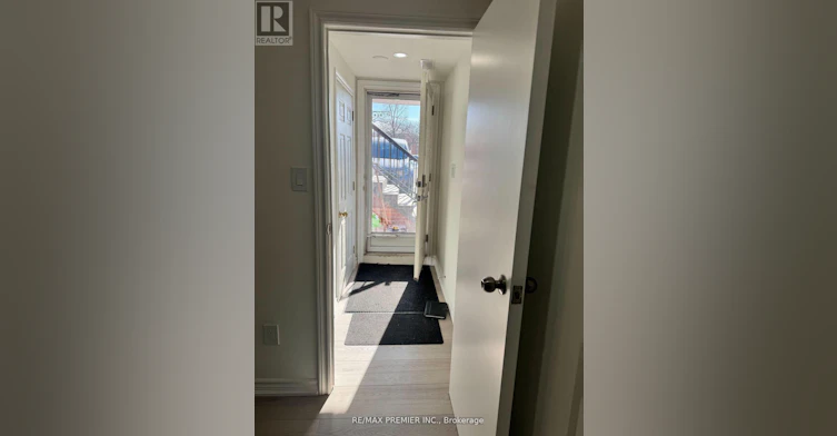 18 Madonna Gardens, Toronto, ON, M9L 2T4 - 3