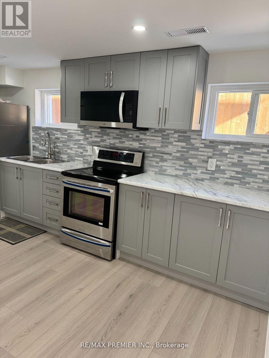 18 Madonna Gardens, Toronto, ON, M9L 2T4 - 5