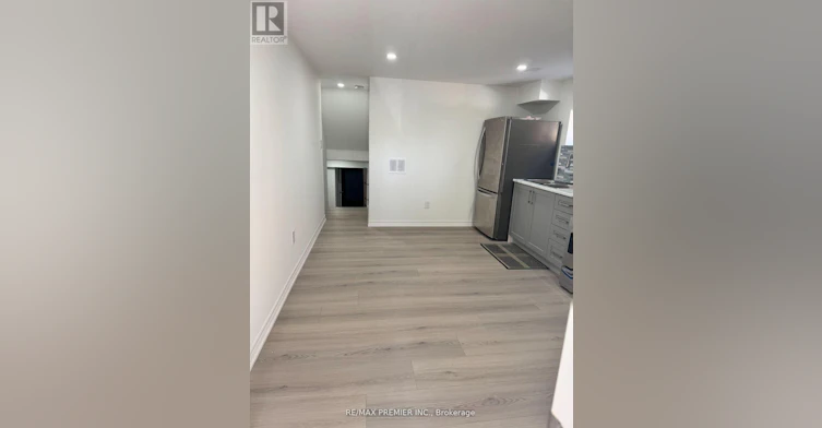 18 Madonna Gardens, Toronto, ON, M9L 2T4 - 7