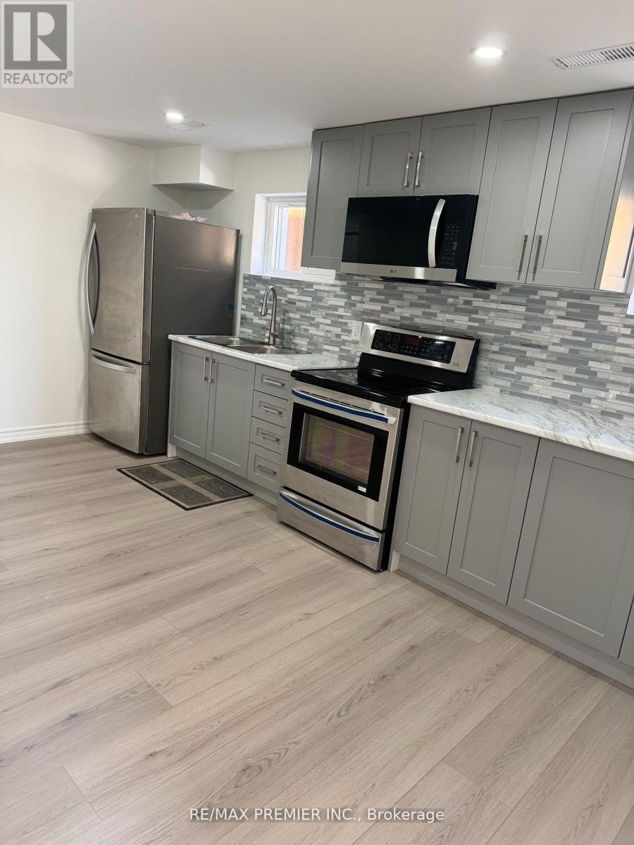 18 Madonna Gardens, Toronto, ON, M9L 2T4 - 6