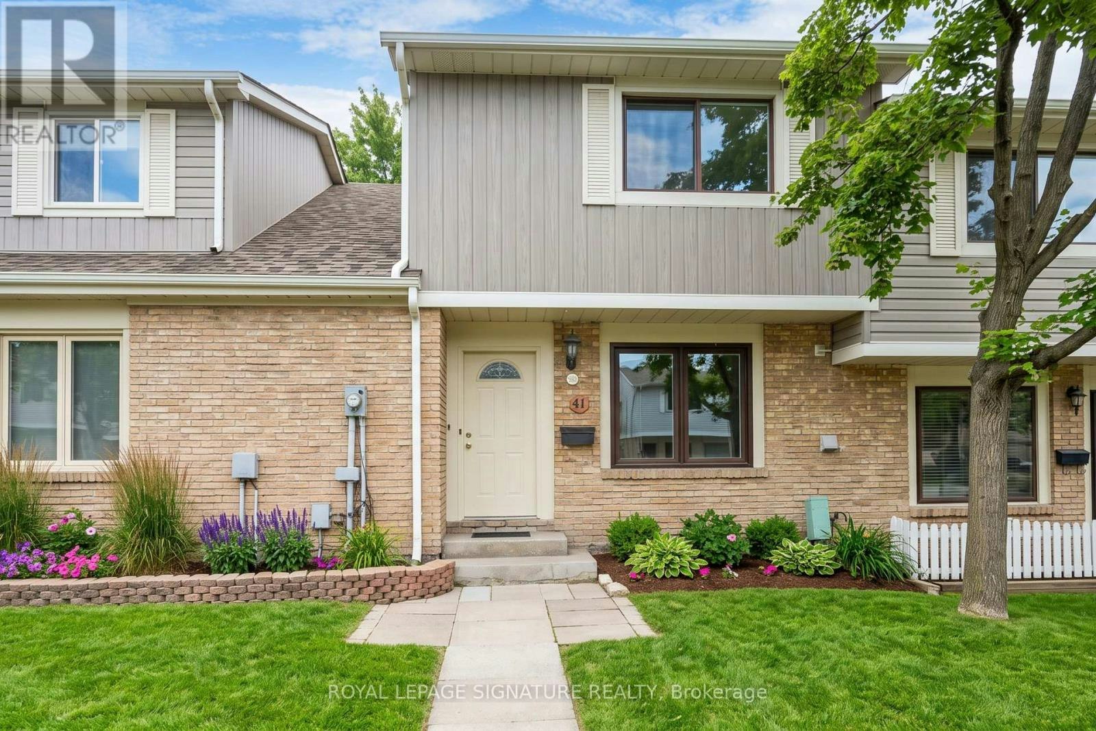 41-98 Falconer Drive, Mississauga, ON, L5N 1Y2