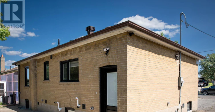 MAIN-38 Parent Avenue, Toronto, ON, M3M 1Z7 - 2