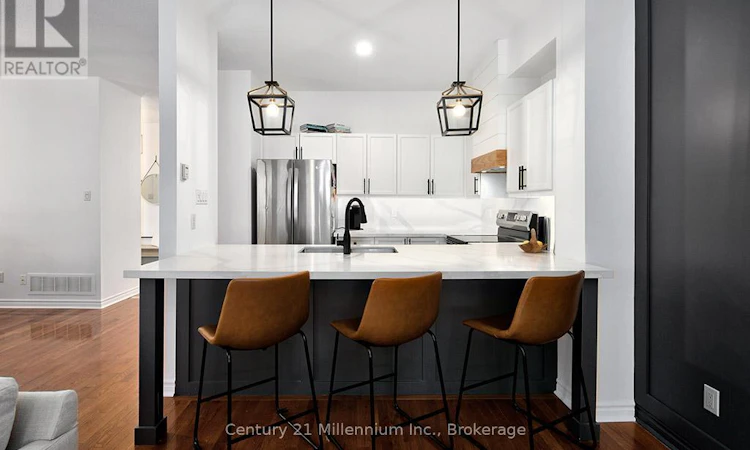 28-110 Napier Street W