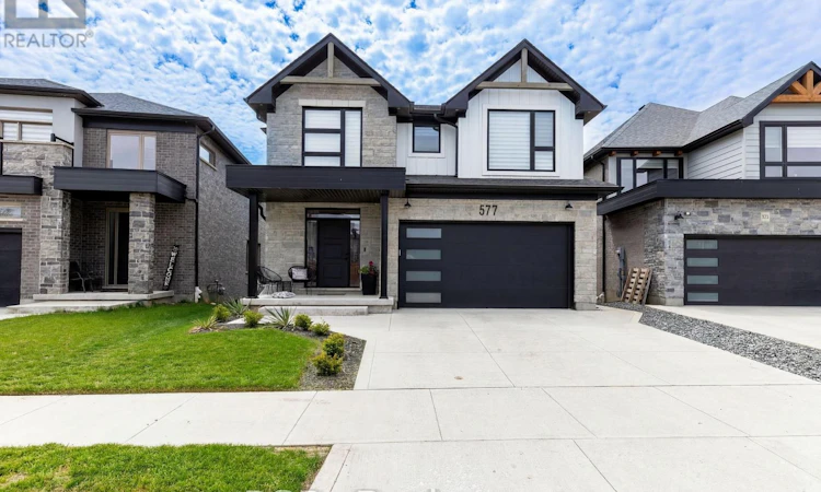 577 Doonwoods Crescent