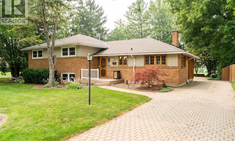 15 Detroit Drive