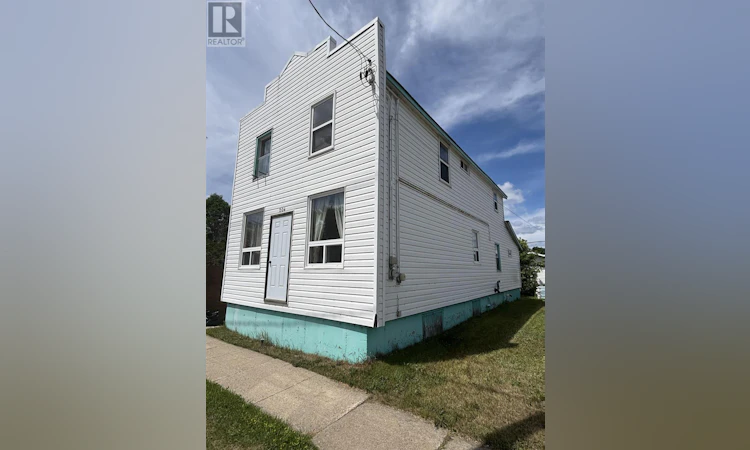 204 Mackenzie Avenue W