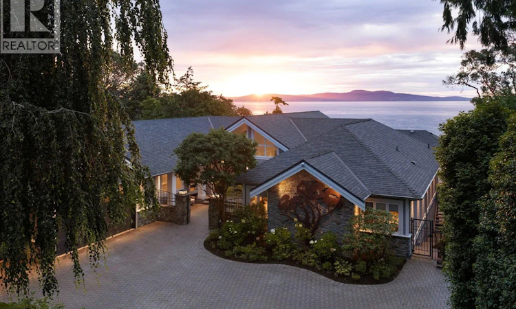 2226 Arbutus Road