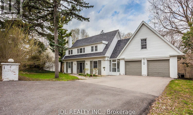 6 Farmingdale Road