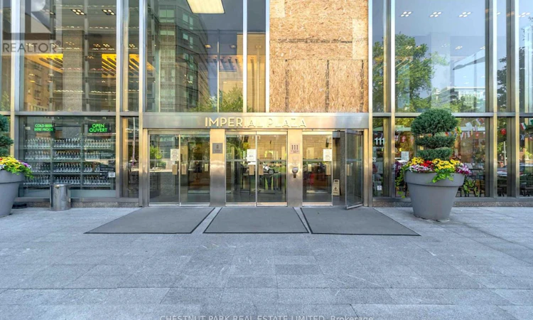 320-111 St Clair Avenue W